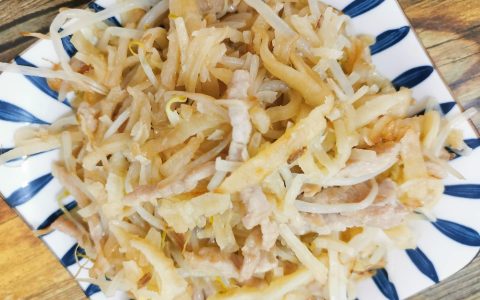 豆芽炒饼丝的家常做法（豆芽炒饼怎么炒好吃又简单）