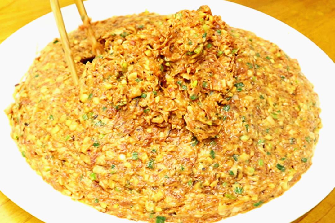 香菇鸡蛋饺子馅的做法（调饺子馅怎么调好吃又嫩）-2