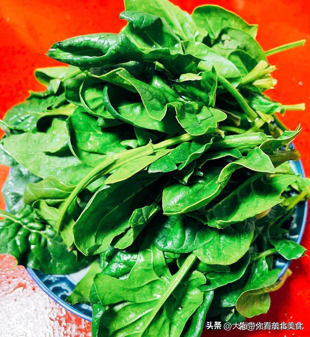 清炒菠菜怎么做好吃（焯菠菜的正确做法）-2