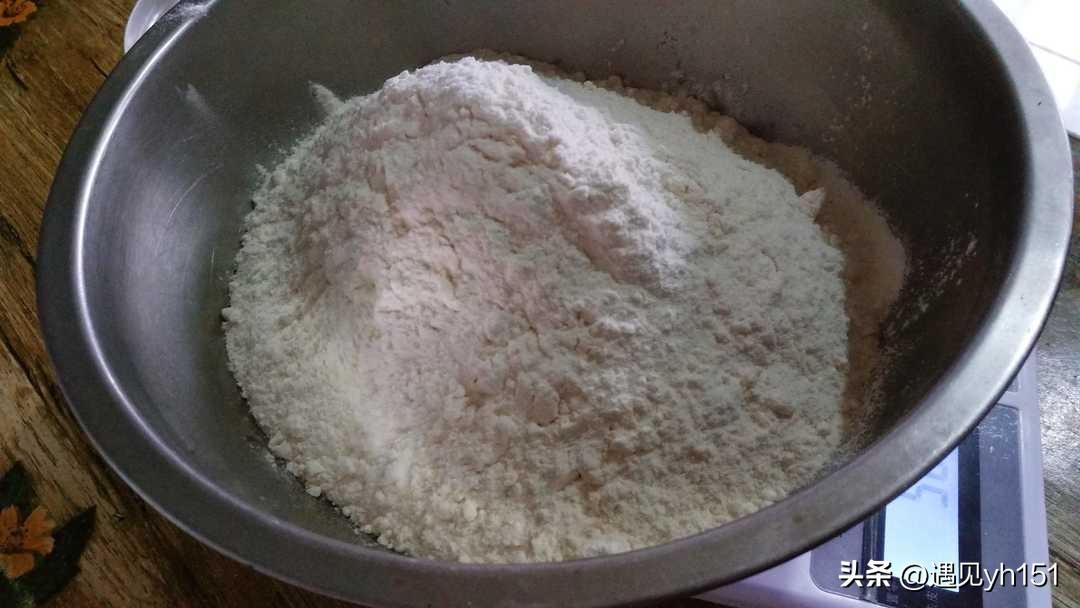 白菜和肉做饺子馅怎么做（猪肉白菜馅如何调最香）-2