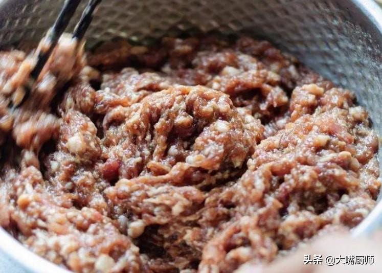 丸子馅的做法和配料大全 肉馅怎么调比较好吃？-2
