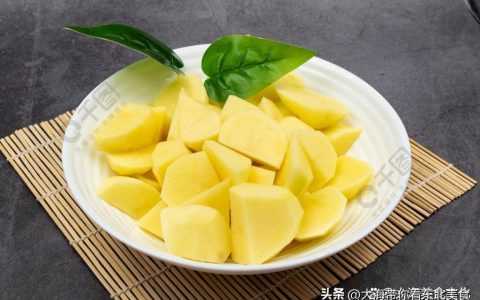 红烧肉炖土豆怎么做好吃 ？（红烧肉炖土豆的简单做法）