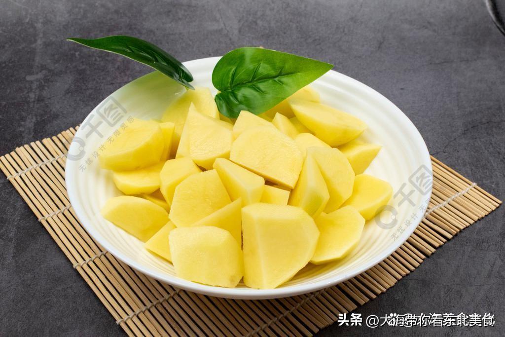 红烧肉炖土豆怎么做好吃 ？（红烧肉炖土豆的简单做法）-1