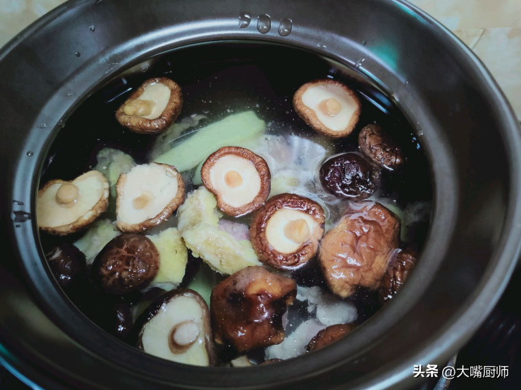 家庭鸡汤怎么炖好喝（怎样才能炖出好喝的鸡汤）-7
