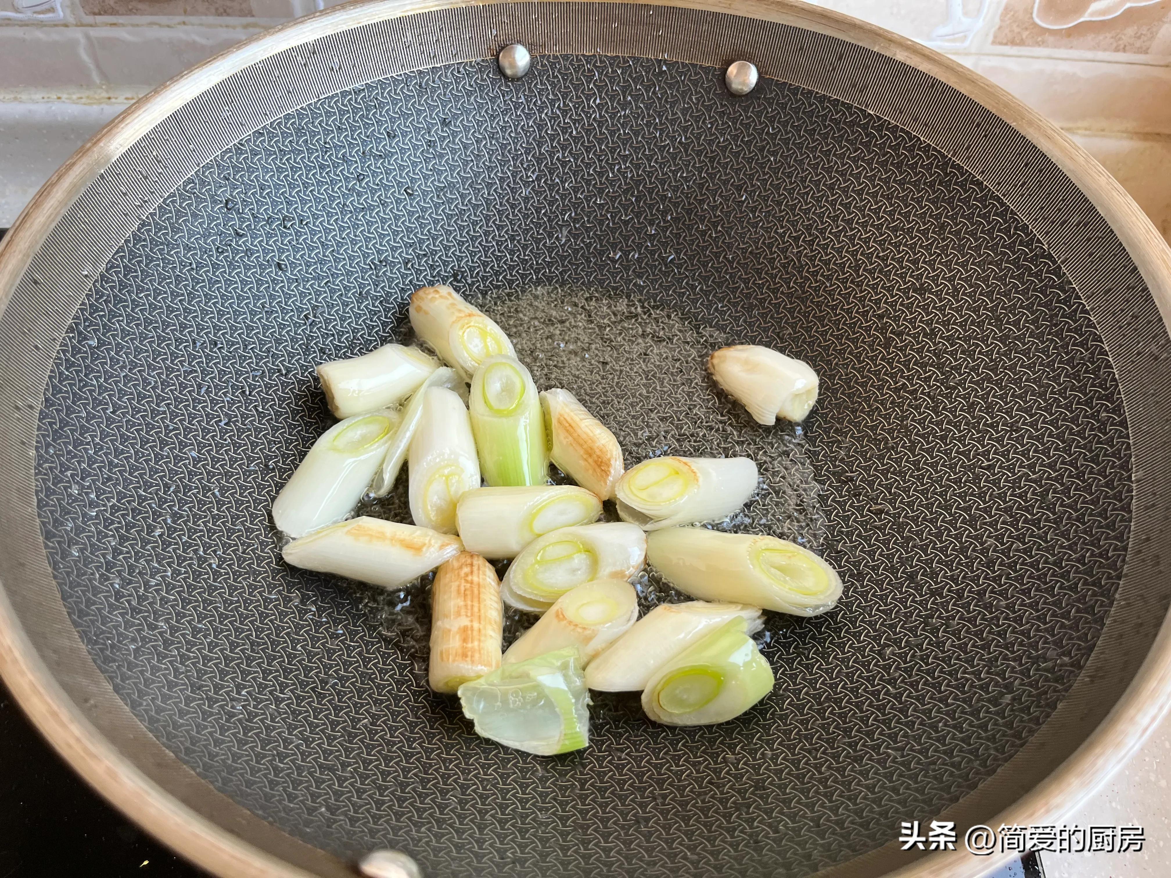 葱烧海参的正确做法（大葱炒海参简单做法）-7