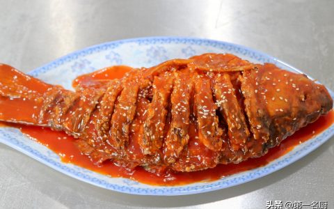 糖醋鲤鱼怎样做最好吃（糖醋鱼是怎么弄的）