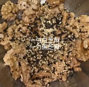 琥珀核桃仁要炸多久？（琥珀核桃仁怎么做）-4