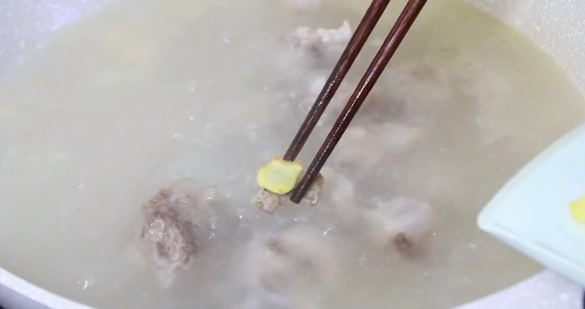 排骨炖莲藕怎么做好吃，排骨煮藕如何做好吃？-7