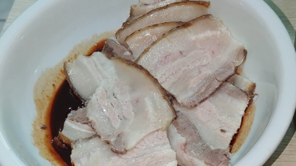 梅菜扣肉怎么做好吃不腻（正宗梅菜扣肉的做法）-8