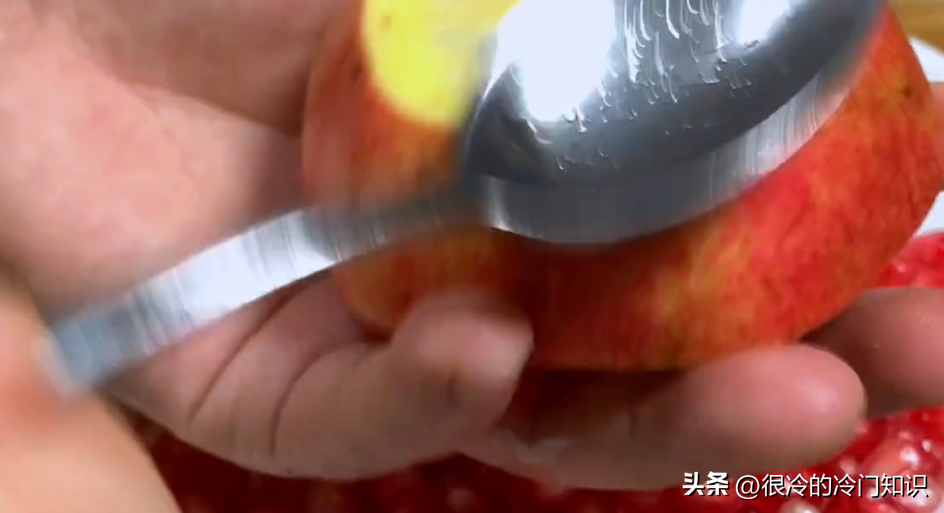 石榴怎么剥皮小妙招不用刀_石榴包的皮都用什么可以？-9