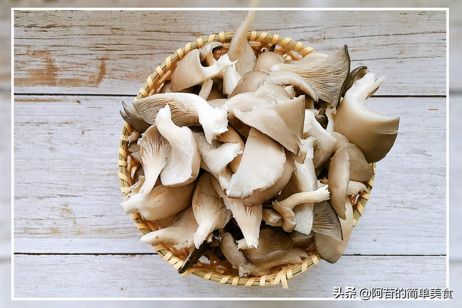 鸡块炖平菇怎么做好吃（平菇炖鸡块的做法）-5