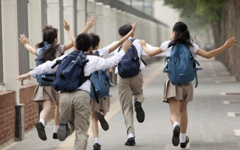 多地发布学位预警,入学人数“过山车”
