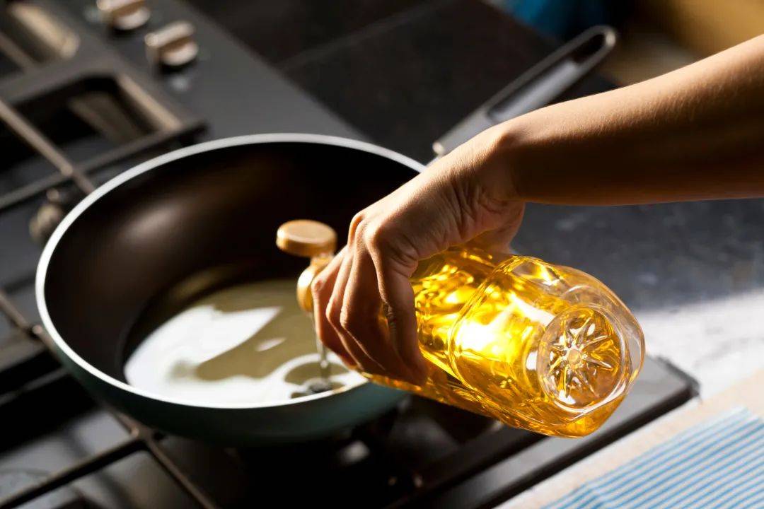 适量吃油有利健康,但这3种食用油不建议吃
