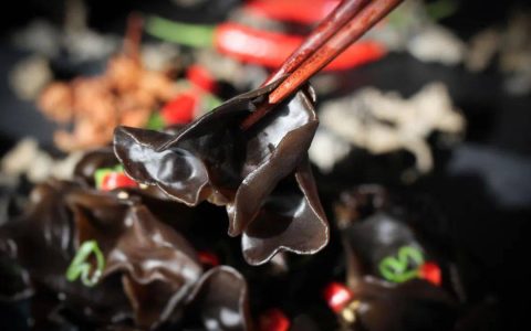 癌细胞最怕的一道菜,黑木耳炒猪肝补益肝肾、强体抗癌
