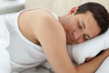 青春期的少年出现遗精什么怎么回事？是正常现象吗