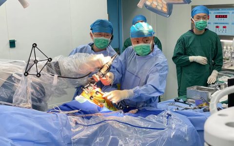 数字化带来的震撼:五地同步做机器人髋膝关节置换手术
