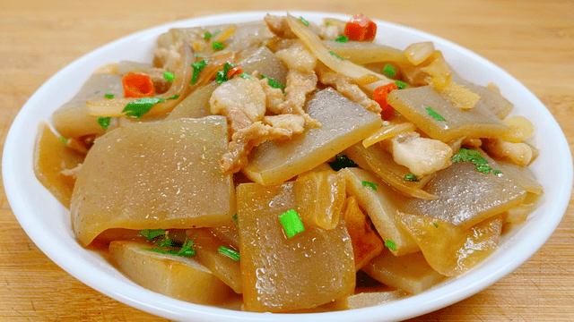 五花肉炒魔芋豆腐:营养好吃还健康