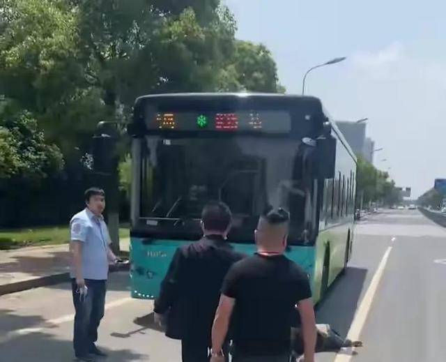 这世道,谈个恋爱真艰难