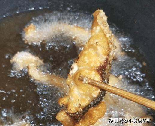 你喜欢吃熏鱼吗?做熏鱼有技巧,顺序万万不能错