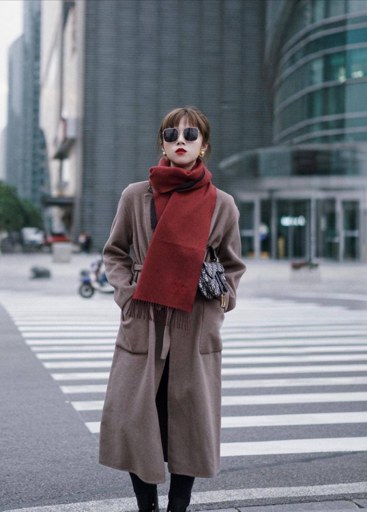 有品位女人穿衣特点:女人穿着精致优雅