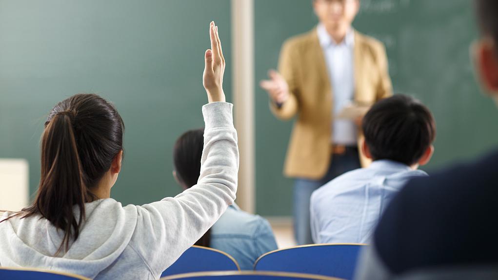 “知识精英”还是“学术民工”？高校青年教师面临的困境