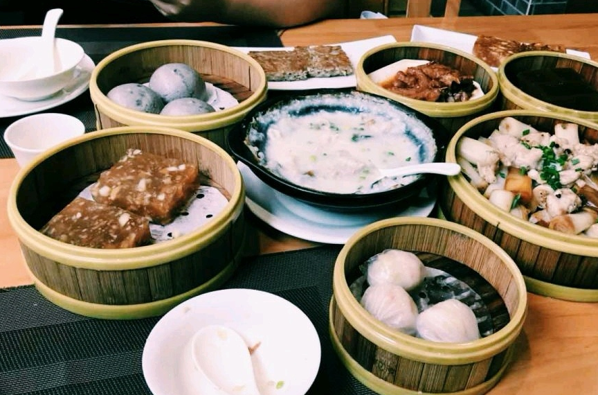 广州的早茶文化是一种生活方式，以慢出名