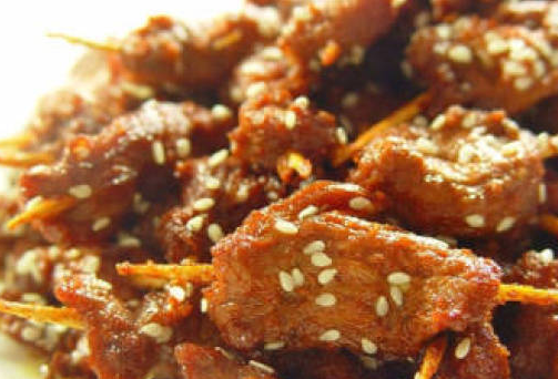 外酥里嫩牙签肉：焦香可口，麻辣咸甜