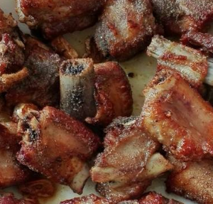 香酥排骨的家常做法：【椒盐排骨的烹饪方式】