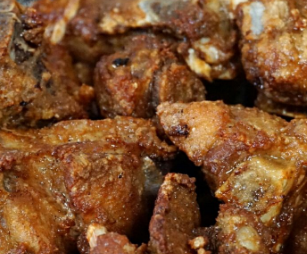 香酥排骨的家常做法：【椒盐排骨的烹饪方式】