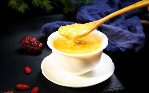 小米粥怎样熬好喝窍门，加水比例，火候掌握非常关键
