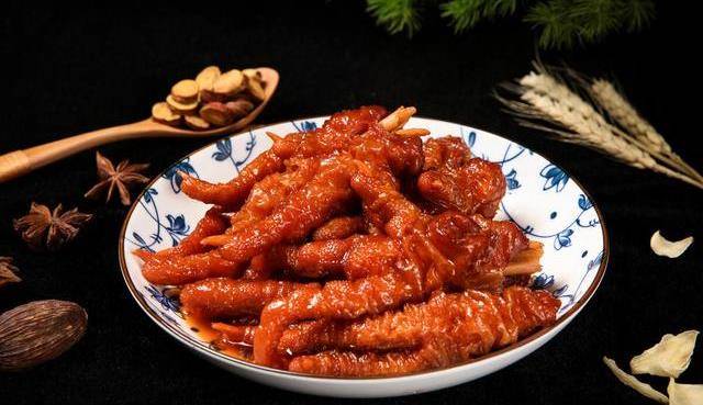 红烧鸡爪美容养颜，红烧鸡爪的具体做法