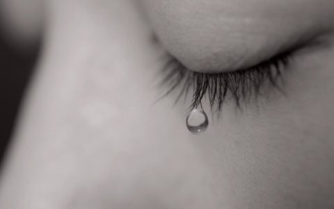 巨蟹男爱上射手女表现,巨蟹女容易跟谁睡