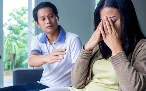 老公支持我去和别的:男老公为了升迁把妻子送给他的上司