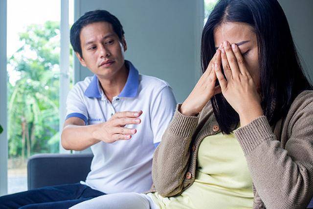 老公支持我去和别的:男老公为了升迁把妻子送给他的上司